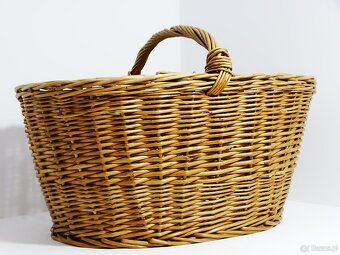 Duży kosz wiklinowy o wymiarach 52 × 35 × 33 cm (wysokość z - 6