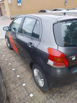 sprzedam uszkodzoną toyotę yaris 2 z 2009 roku - 6