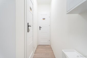 Nowoczesny pokój z łazienką i balkonem przy uczelni. - 6