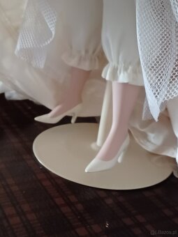 SZEŚĆ PANN MŁODYCH 3 SYGNOWANE 3 NIE SYGNOWANE LALKI PORCELA - 6