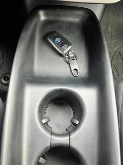 TOYOTA PRIUS HYBRYDA 2018 - 6