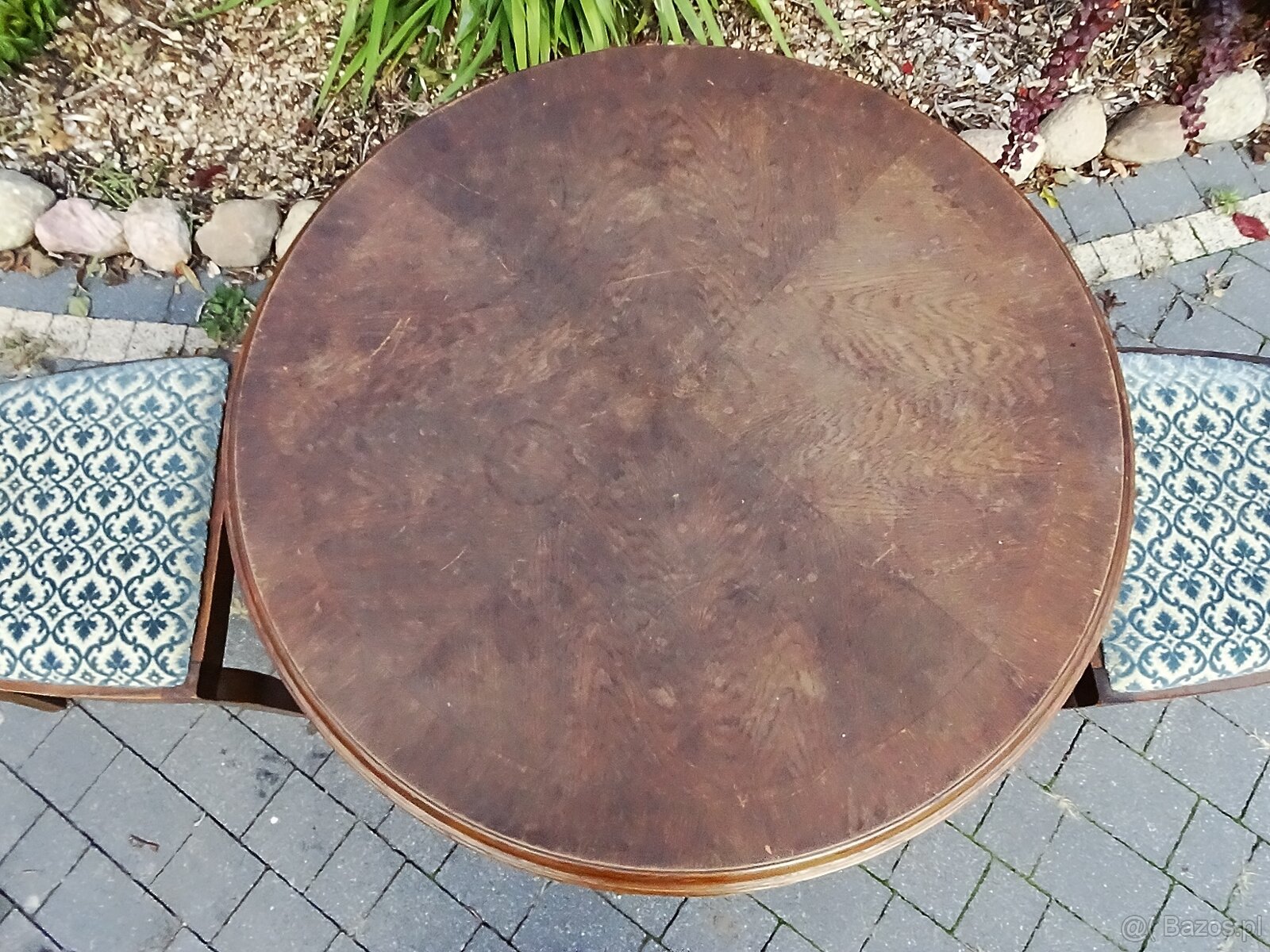 Stylowy zestaw mebli - stolik kawowy + 3 krzesła tapicerowan - 7