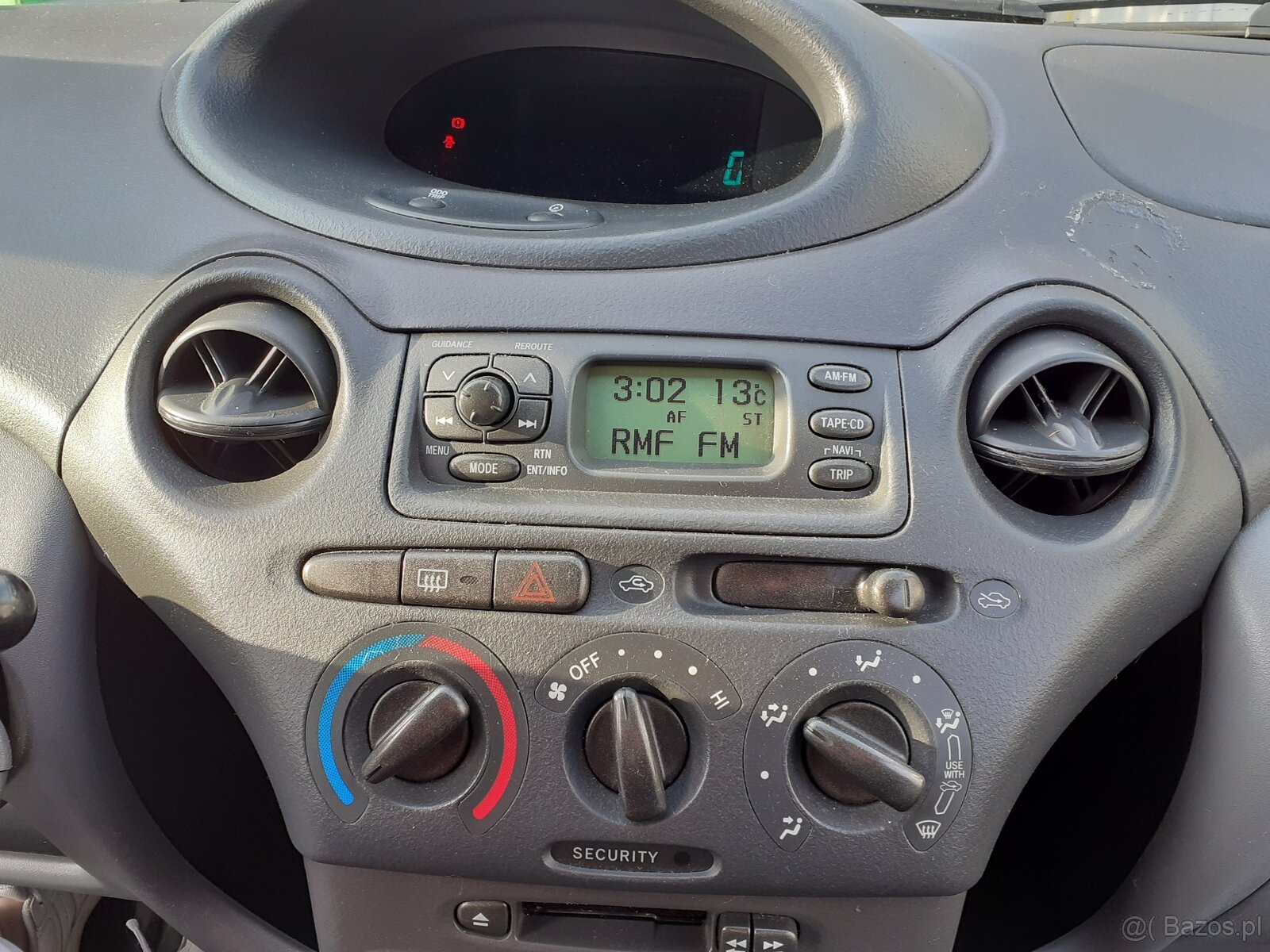 Toyota Yaris 1 - 7
