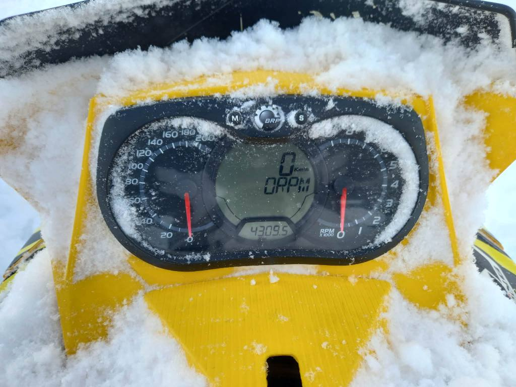 skuter śnieżny Ski-Doo RS 600 - 7