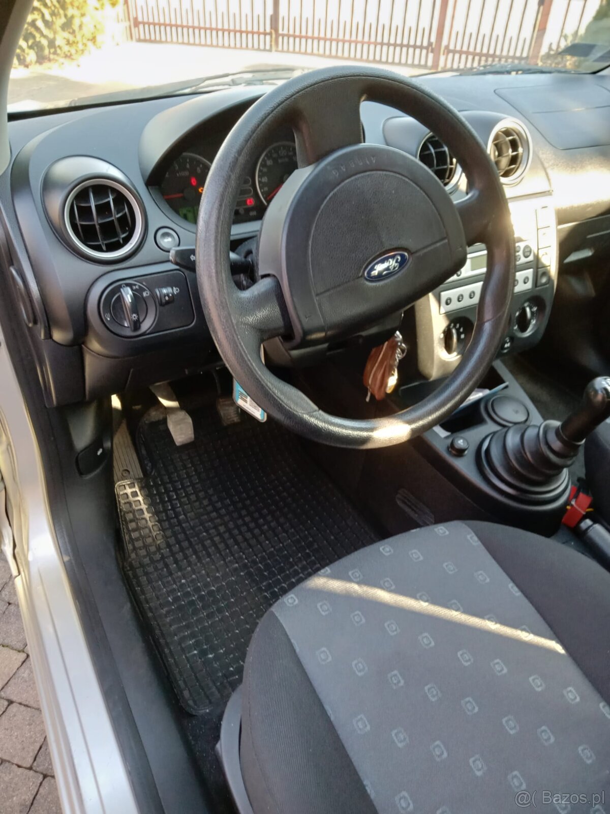 Ford Fiesta 2005 benzyna 1.4 przebiet 140 tyś - 7