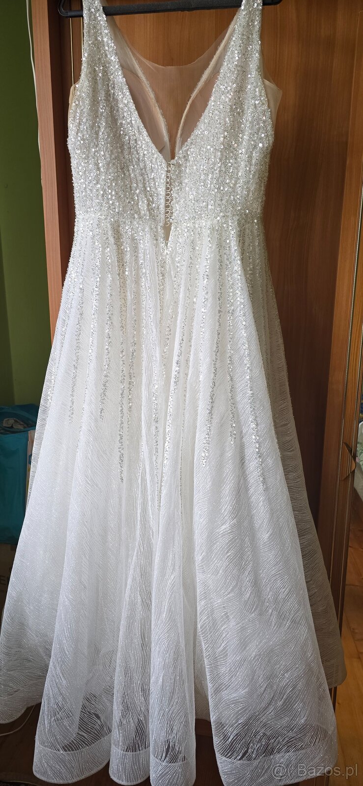 Suknia ślubna z cekinami - 7