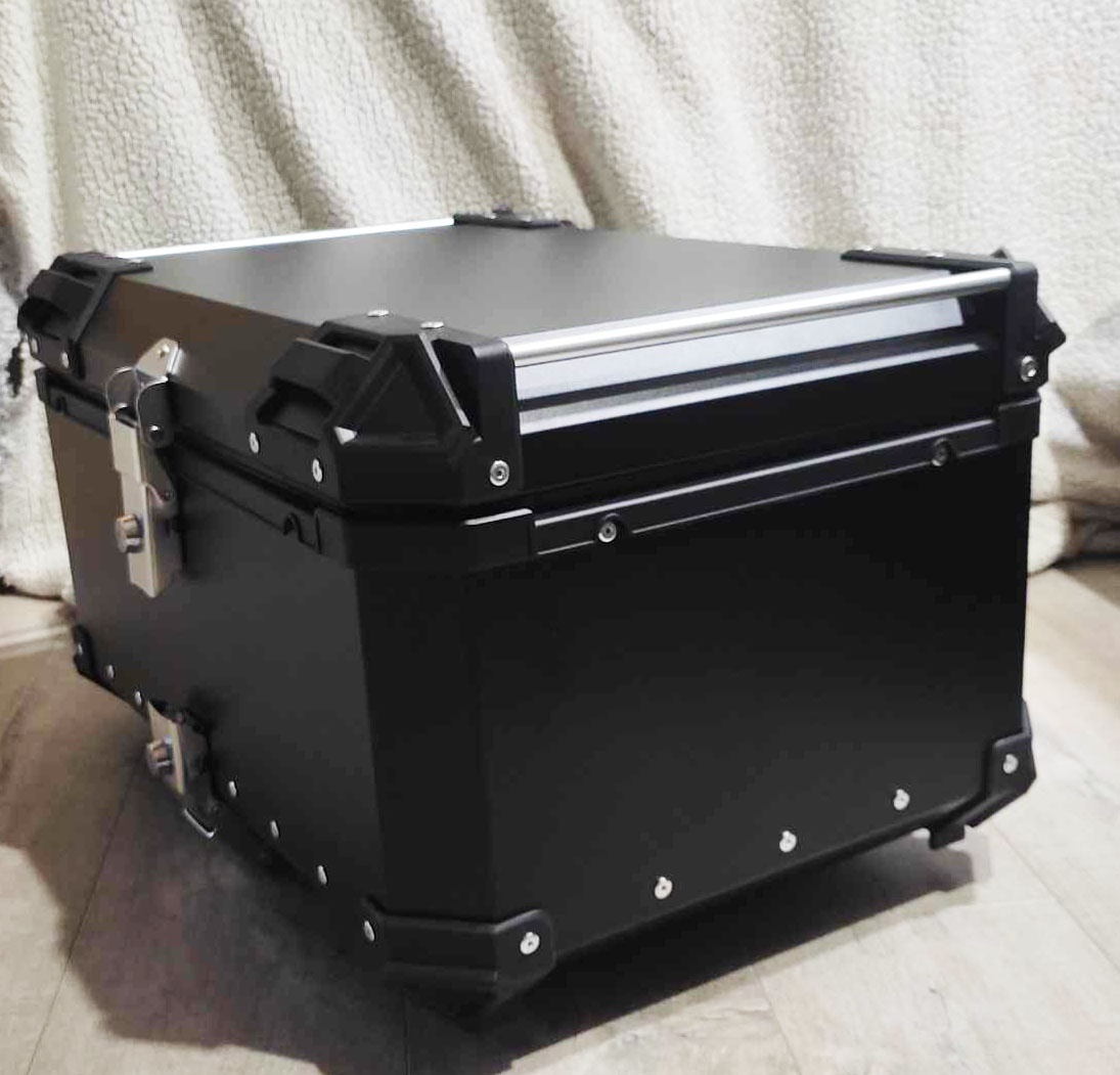 Aluminiowy bagażnik motocyklowy(Top Case). Pojemność 65 - 7