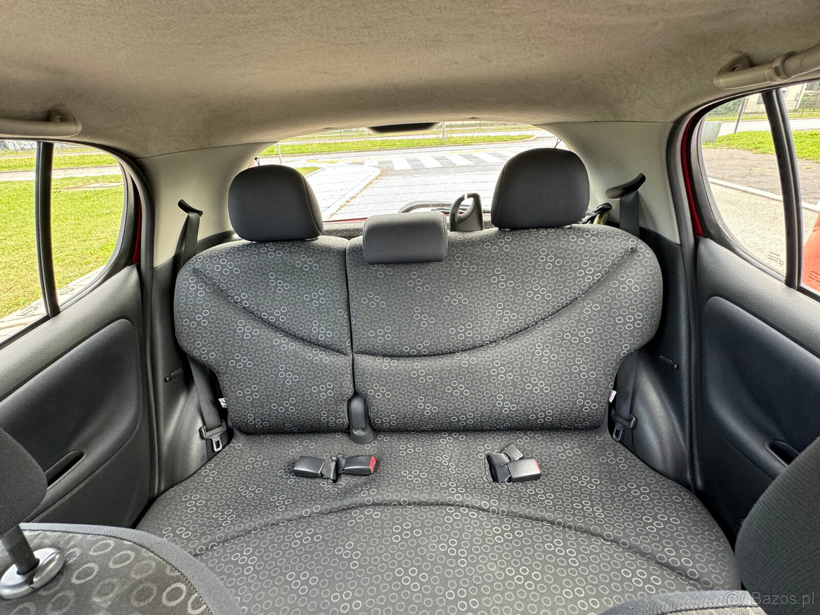 sprzedam Toyotę Yaris 2004 r. - 7