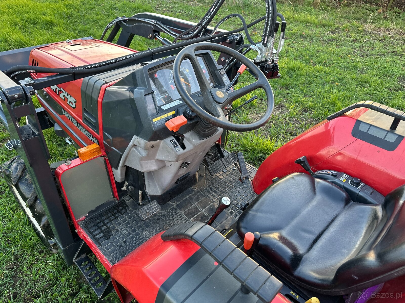 Mitsubishi MT245 z ładowarka - 7