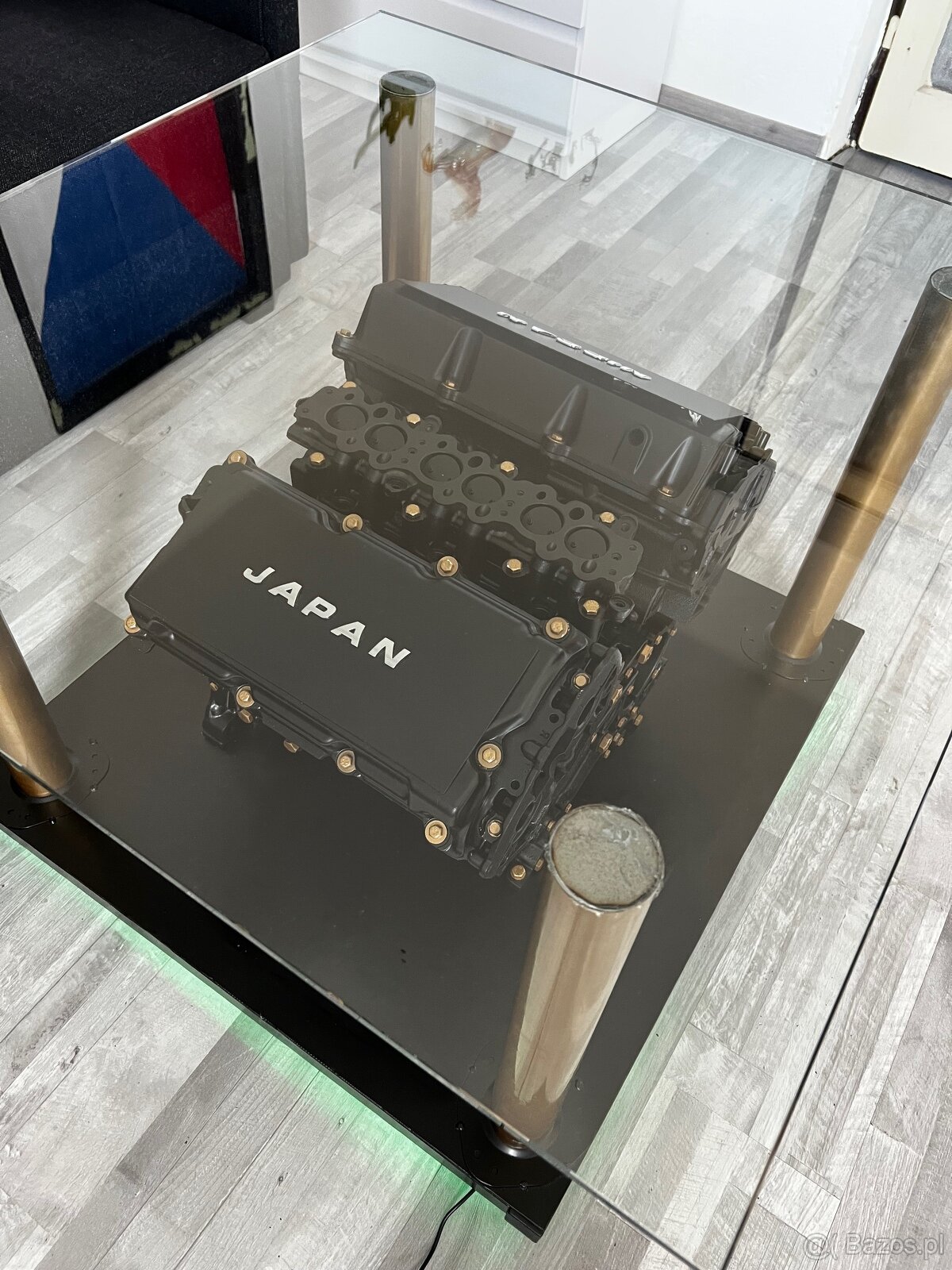 Unikalny designerski stolik wykonany z silnika Nissan V6 - 7