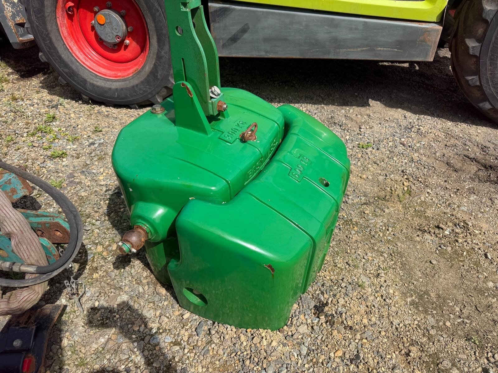 Ciężarek John Deere 900+600=1500 kg. Cena ciężarek 10000 zł. - 7