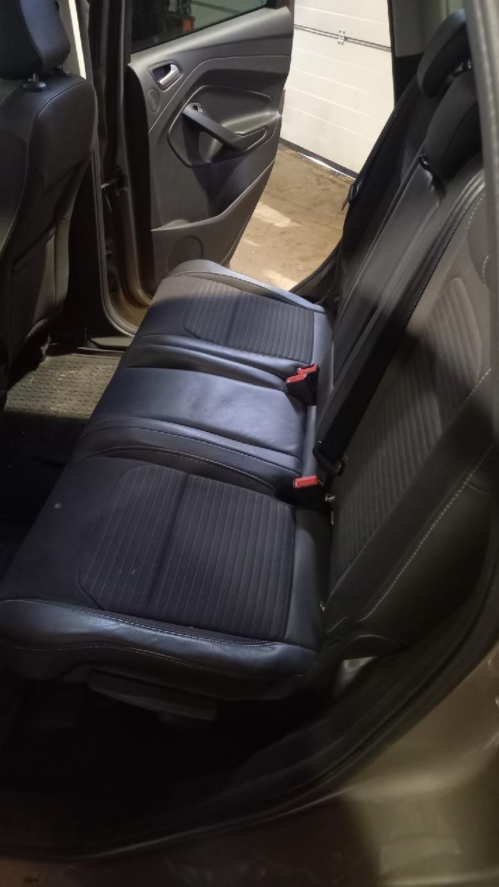 Sprzedam samochód Ford Kuga 1.5 benzyna z 2019 roku - 7