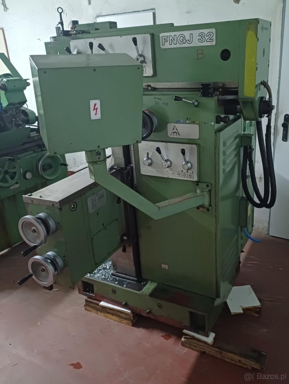Oferujemy do sprzedaży frezarkę FNGJ 32 . 3KS - 7