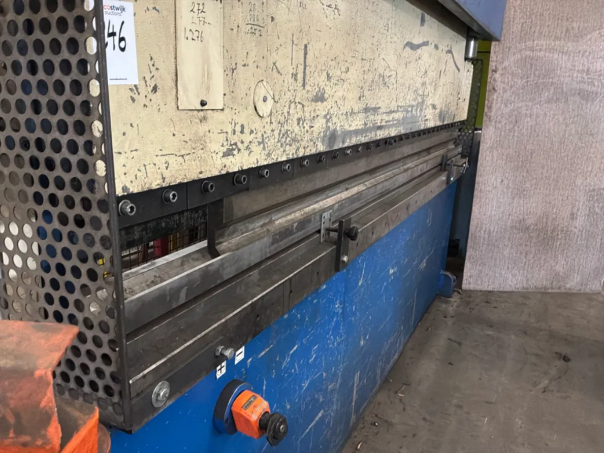 Hydrauliczna prasa krawędziowa 135 t, długość gięcia 3000 mm - 7