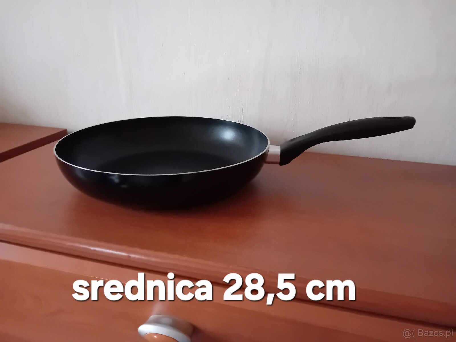 Zestaw różnych garnków oraz dodatki - 7