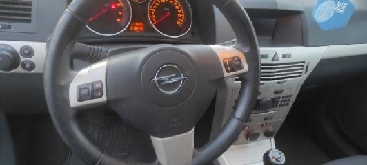 Astra GTC 1.6 benzyna - 7