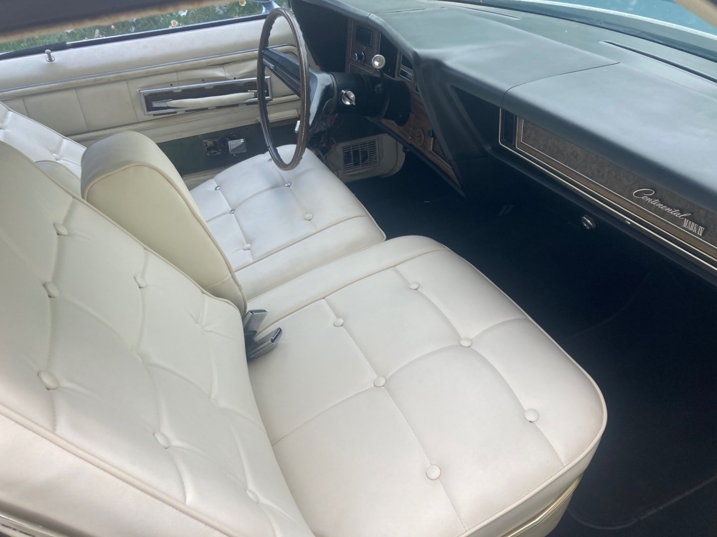 Lincoln Continental Mark IV. 7,5 V8 (158 kW) 1974 - 7