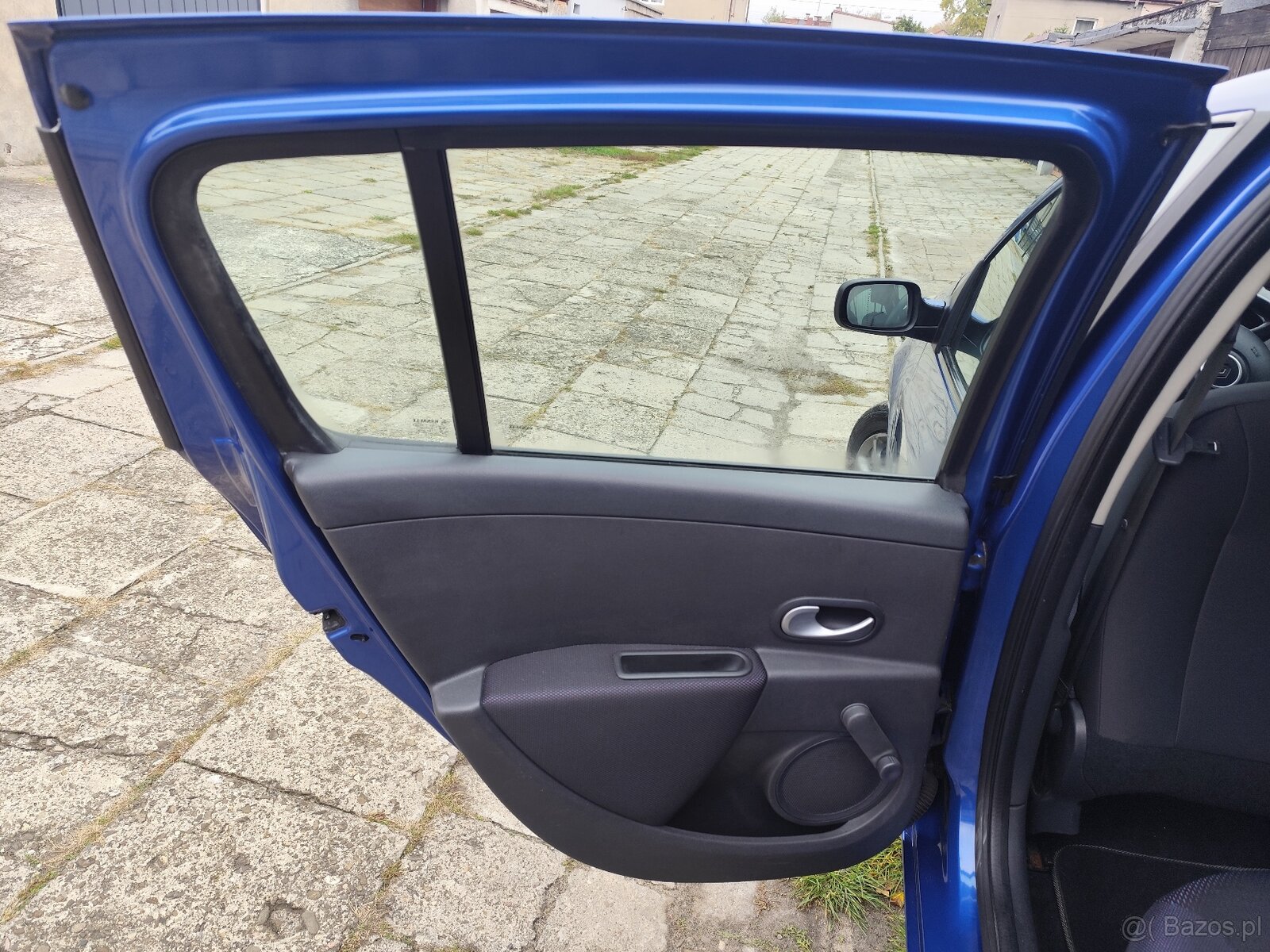 Sprzedam samochód osobowy marki Renault Clio III - 7