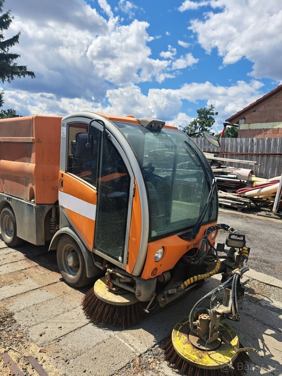 Zamiatarka chodnikowa Bucher - 7