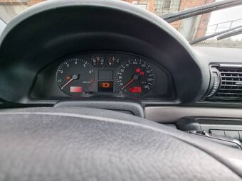Audi A4 1.6 benzyna - 7