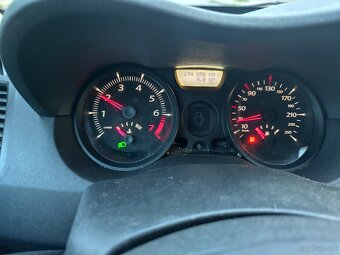 Sprzedam samochód osobowy marki Renault Megane - 7