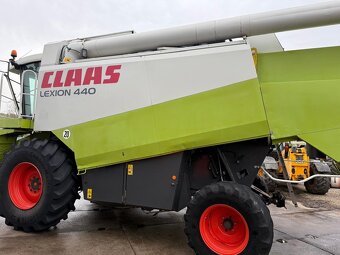 Kombajn zbożowy Claas Lexion 440 rok 2002 heder V660. - 7