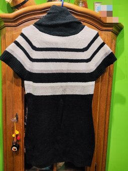 Mięciutki golf, z pomponami i z ozdobnymi dżetami - 7