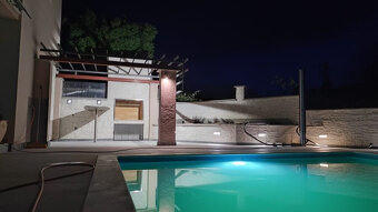 Chorwacja-Dwuapartamentowy umeblowany dom z basenem - 7