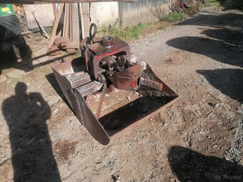 Sprzedam chwytak do materiałów sypkich. 500L - 7