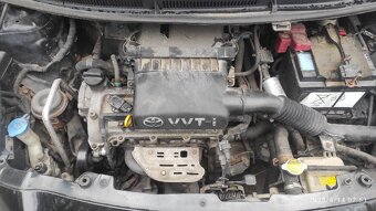 Toyota Yaris 1.3 - 7