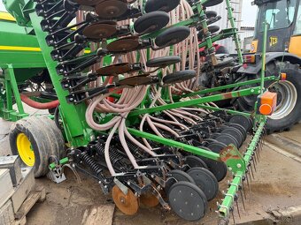 Siewnik zbozowy John Deere 740A  szer robocza 6m rok pr 2019 - 7