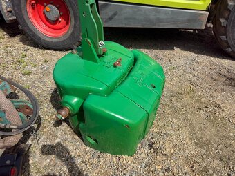 Ciężarek John Deere 900+600=1500 kg. Cena ciężarek 10000 zł. - 7