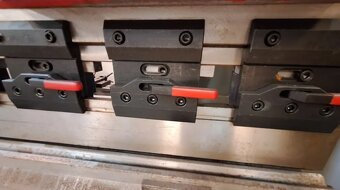 Prasa krawędziowa CNC 160 t, długość gięcia 3200 mm, 2 osie - 7