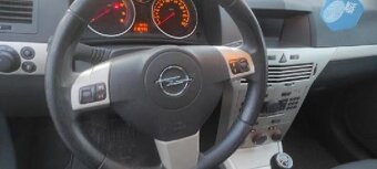 Astra GTC 1.6 benzyna - 7