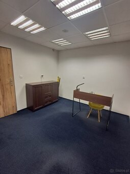 Oferujemy lokal użytkowy o powierzchni 48,90 m², położony w - 7