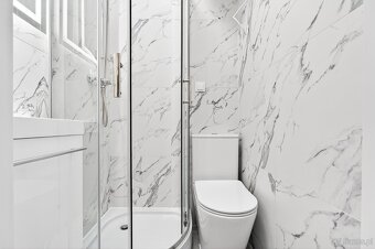 Nowoczesny pokój z łazienką i balkonem przy uczelni. - 7