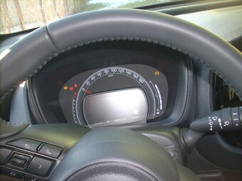 TOYOTA  AYGO  X  CROS  STYLE - 7