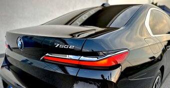 Oferuję na sprzedaż luksusowe BMW 750e xDrive - 7