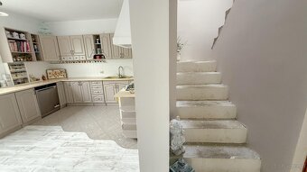 Dom w Poznaniu z wydzielonym mieszkaniem z osobnym wejściem - 7