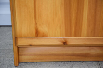 komoda z drewna sosnowego - jak nowa - 7