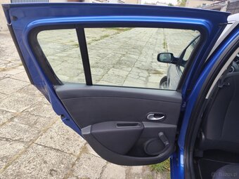 Sprzedam samochód osobowy marki Renault Clio III - 7