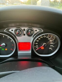 Sprzedam Forda Focus 1,6 Benzyna 175 km przebiegu - 7