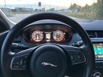 Jaguar E pace niski przebieg virtual cockpit 4x4 Zamienię - 7