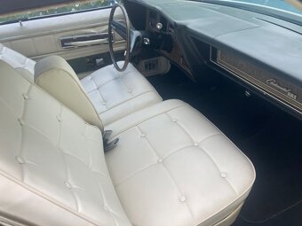 Lincoln Continental Mark IV. 7,5 V8 (158 kW) 1974 - 7