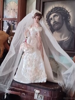 SZEŚĆ PANN MŁODYCH 3 SYGNOWANE 3 NIE SYGNOWANE LALKI PORCELA - 7