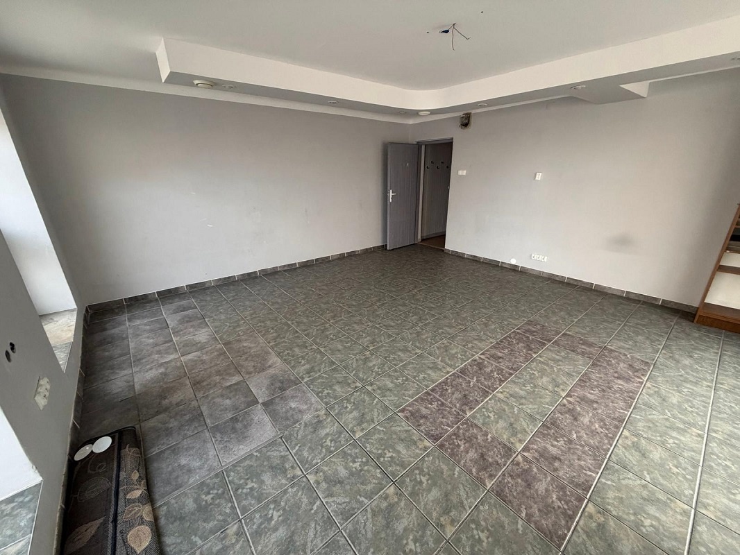 Mieszkanie o pow. 78.80m2, parter, do remontu, ul. Fabryczna - 8