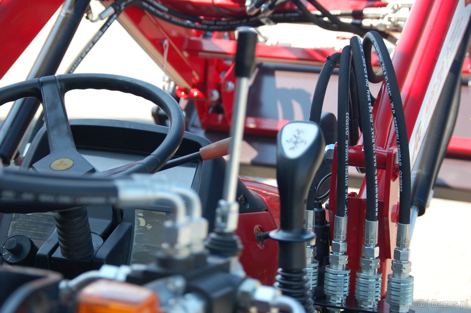 Nowy Ładowacz TUR z Samopoziomowaniem do Traktorów Mitsubish - 8