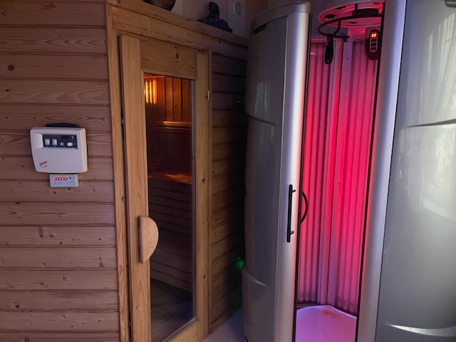 Dom z warsztatem serwisu ogumienia i basenem . Książenice gm - 8