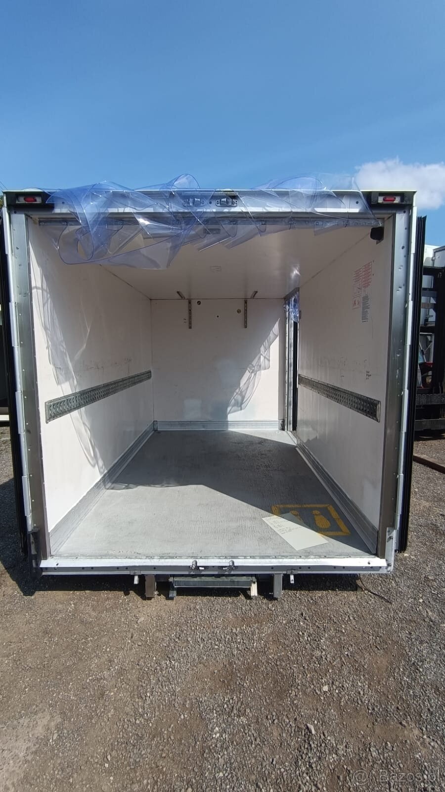 Kontener chłodniczy / Zabudowa chłodnicza / 6 Euro palet / K - 8