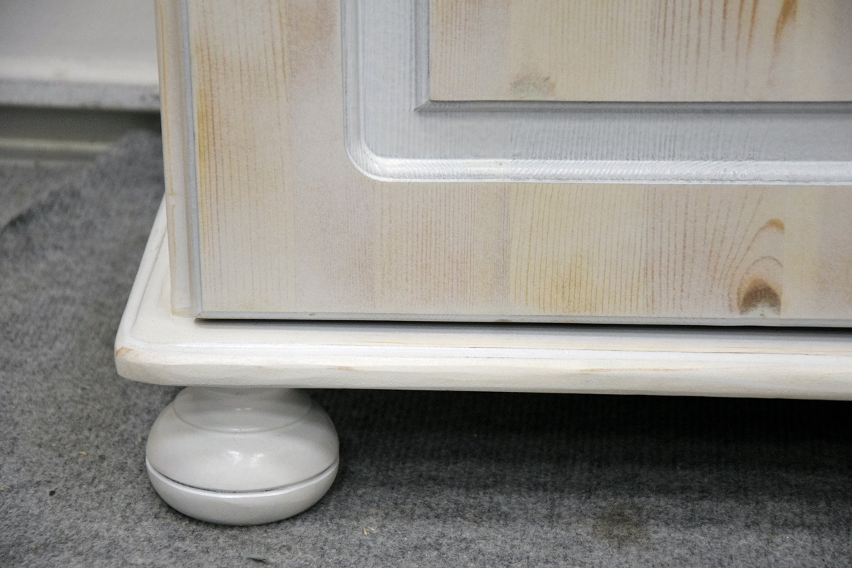 kredens z drewna sosnowego - jak nowy - 8